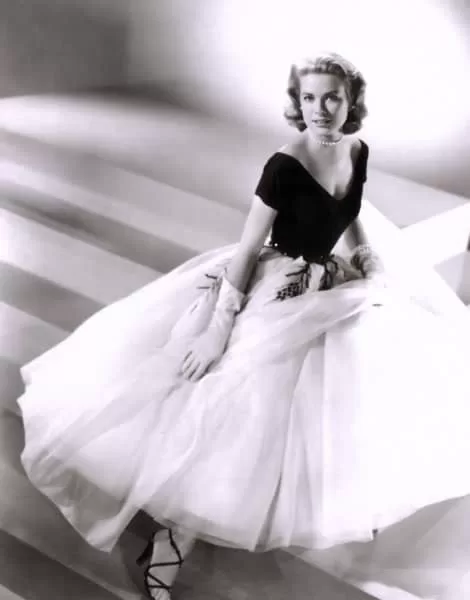 Grace Kelly avec une robe de la styliste Edith Head